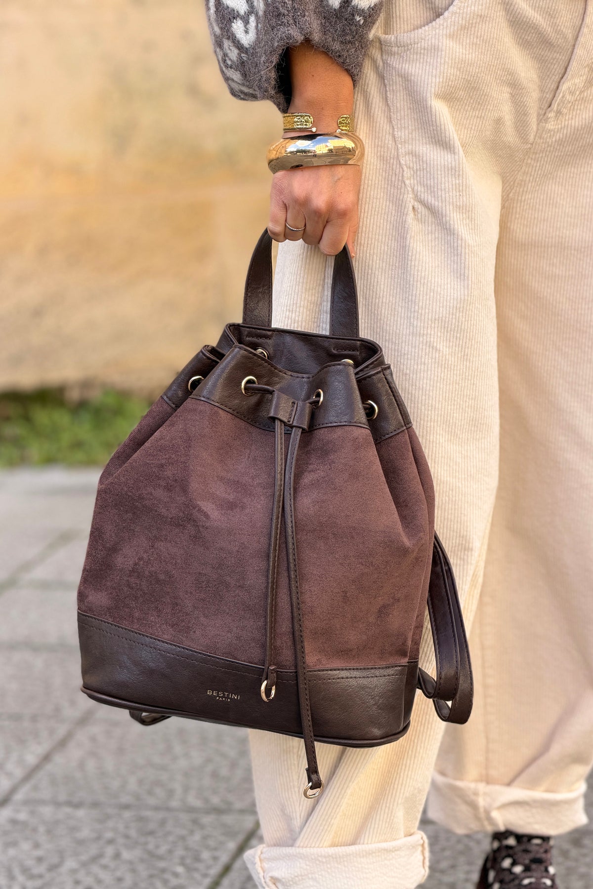 Sac à dos forme bourse marron en suédine et simili cuir