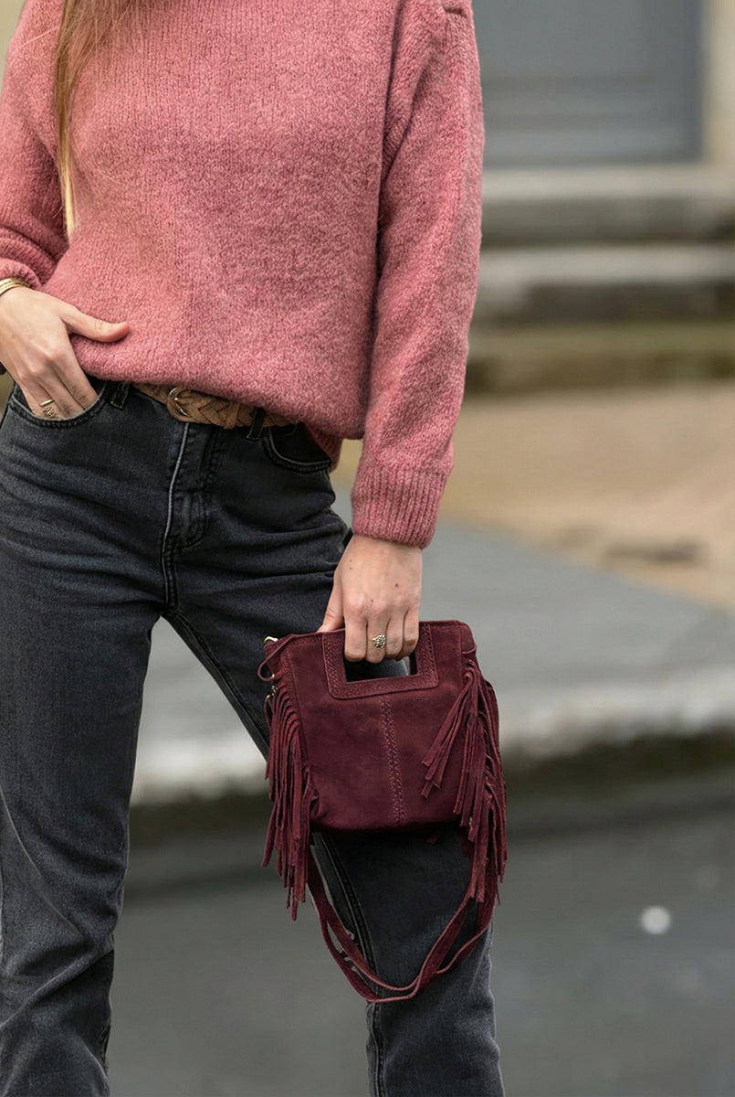 Sac à main à franges bordeaux en cuir suède anse poignée et bandoulière mini format