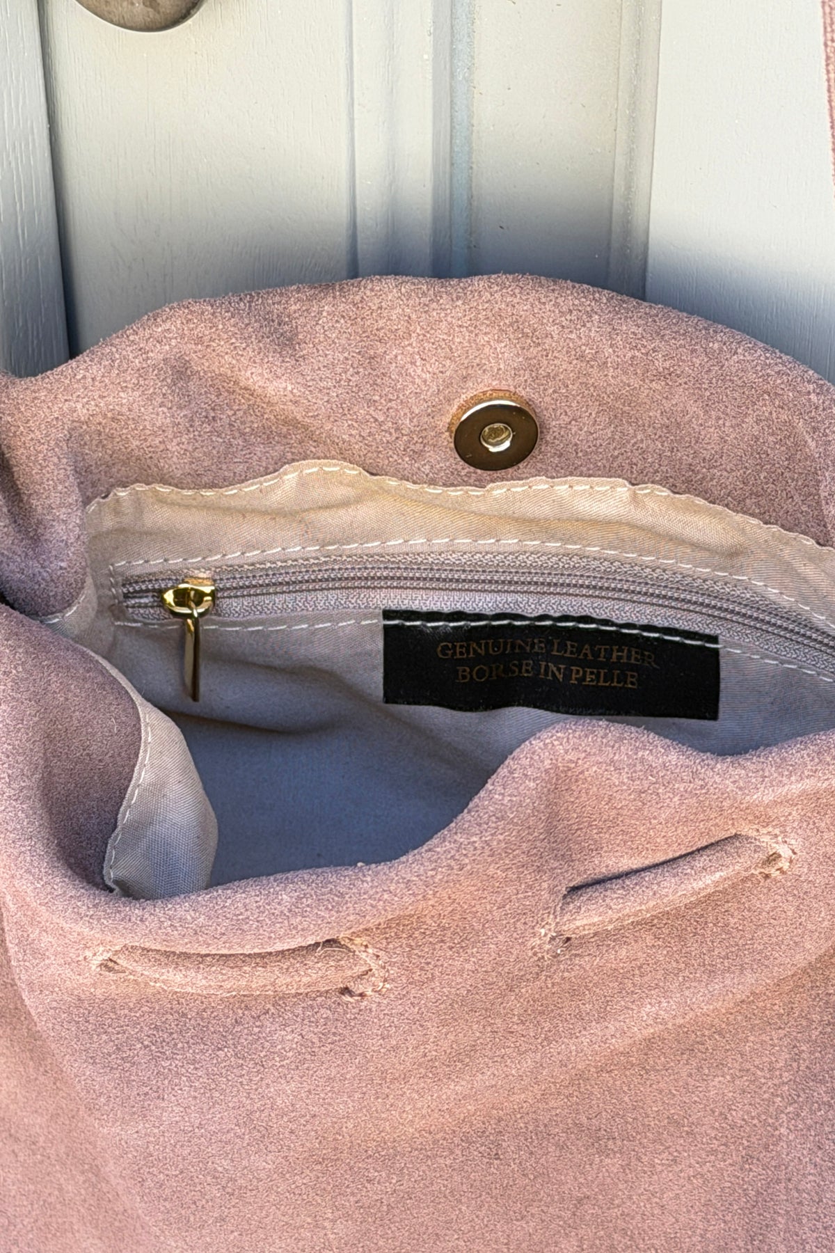 Sac a main en cuir velours souple taupe resserable