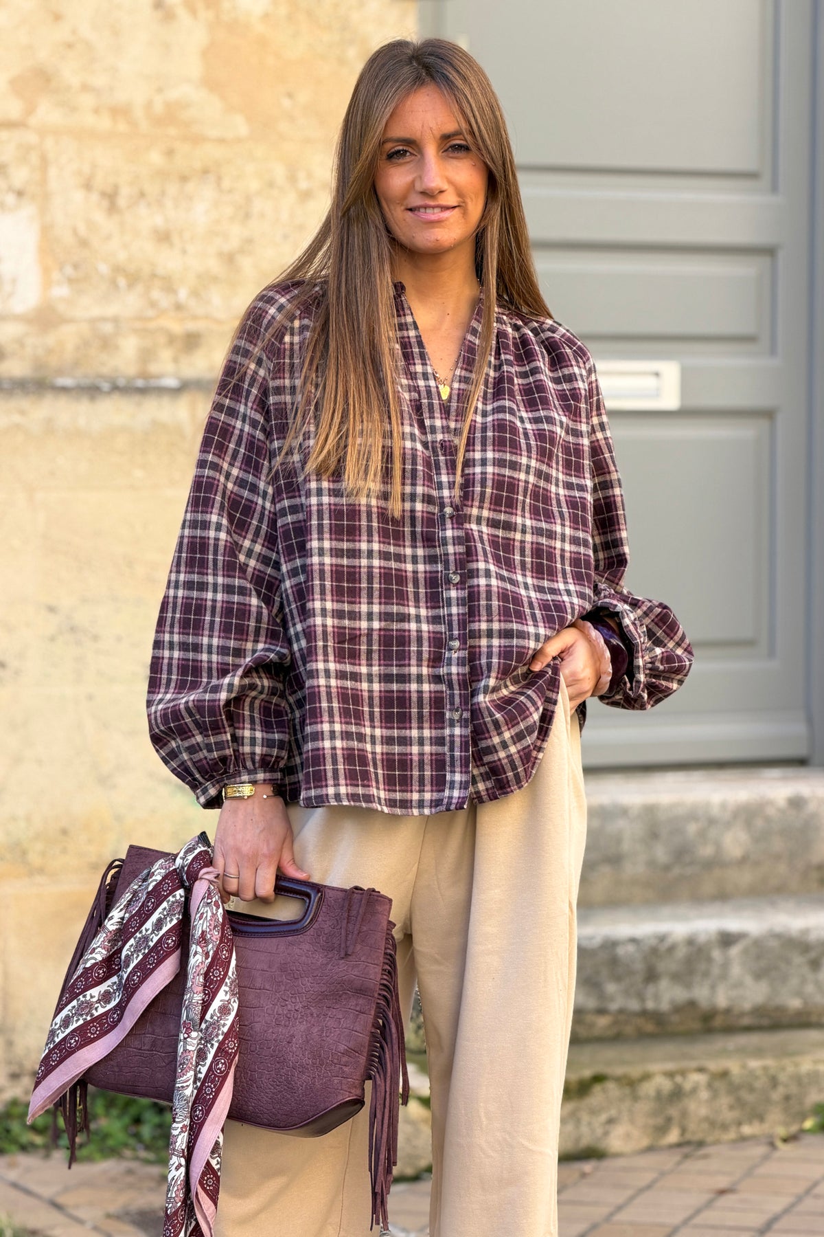 Sac à main en suédine aubergine effet croco détail franges