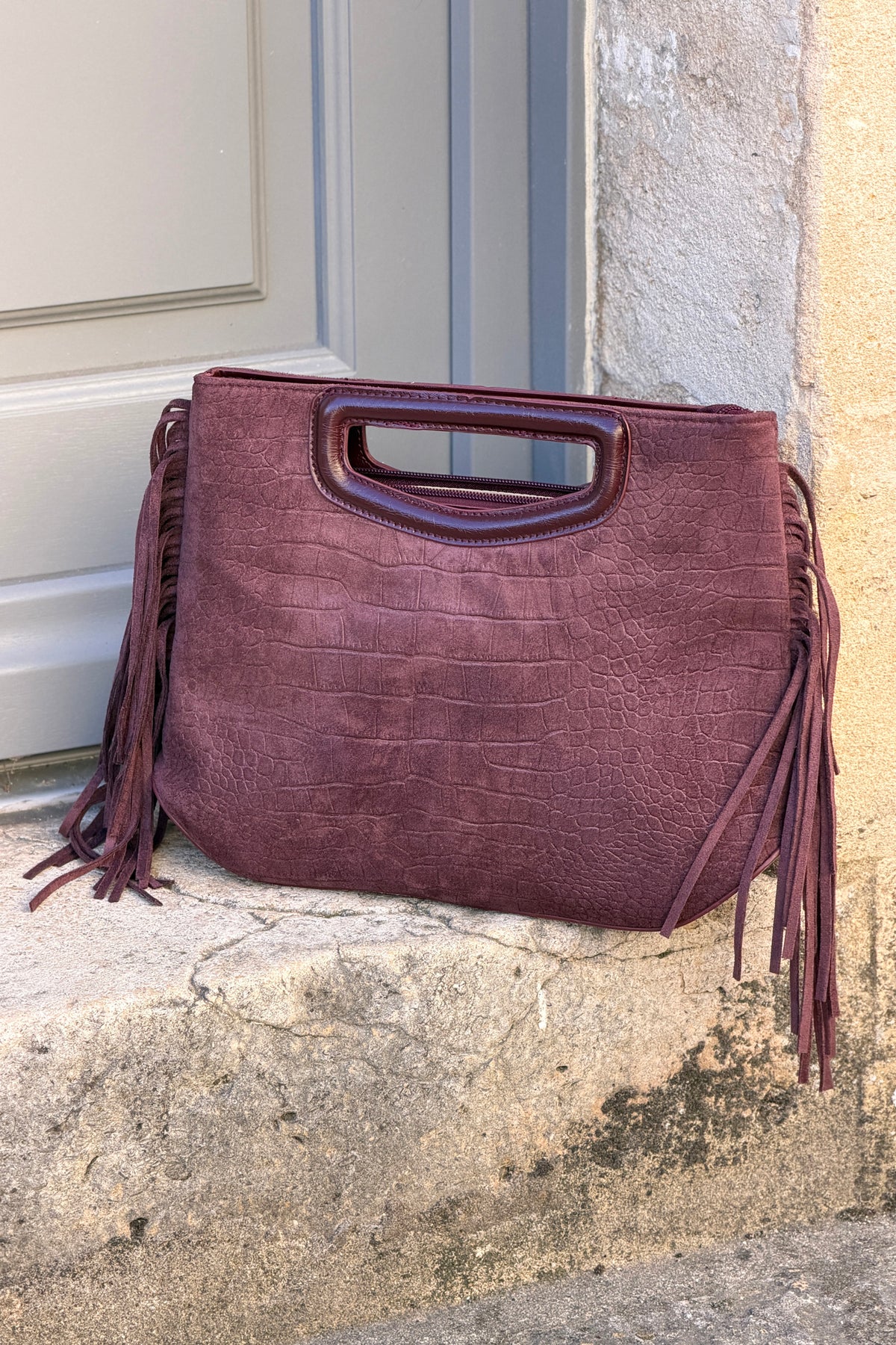 Sac à main en suédine aubergine effet croco détail franges