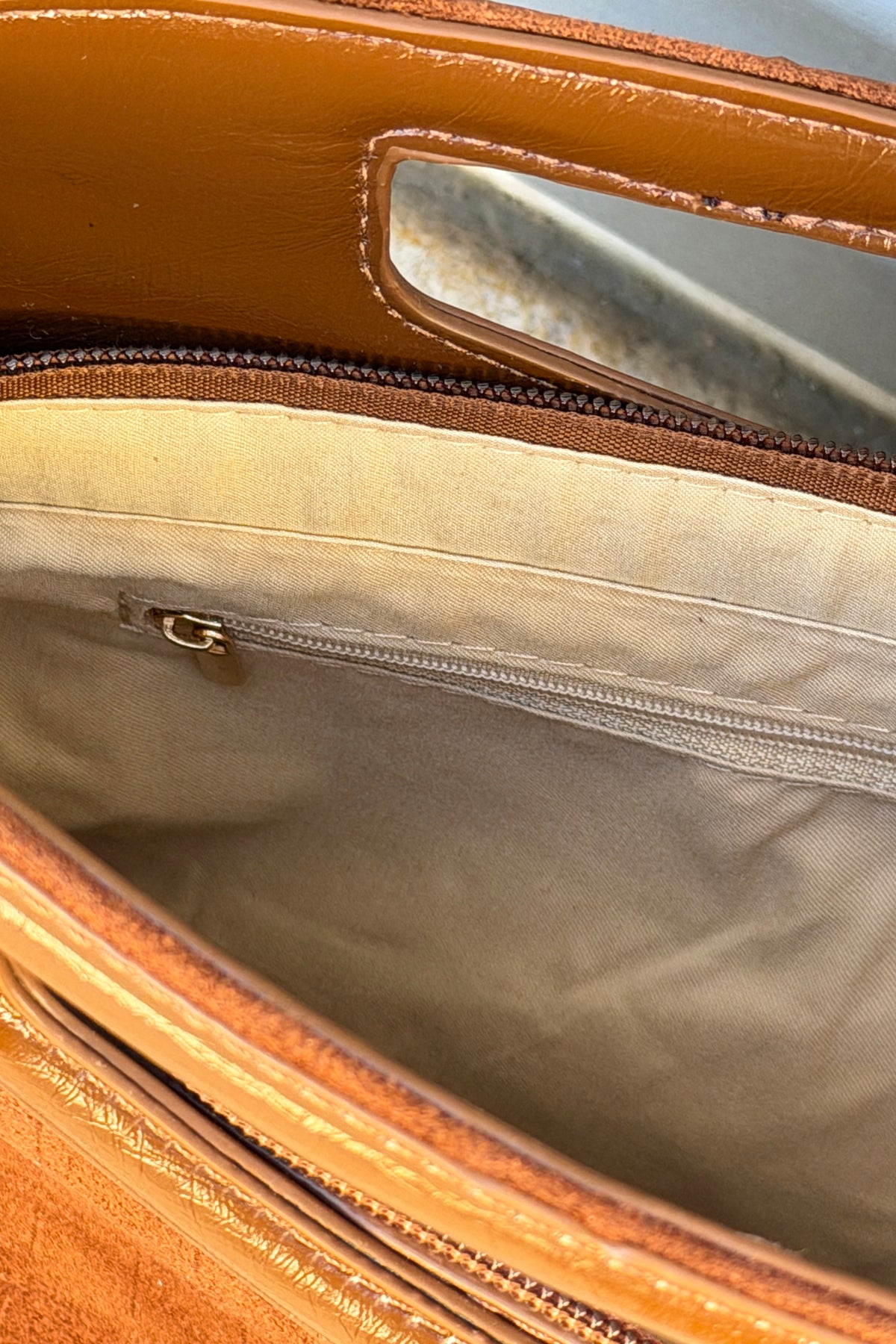 Sac à main en suédine camel effet croco détail franges