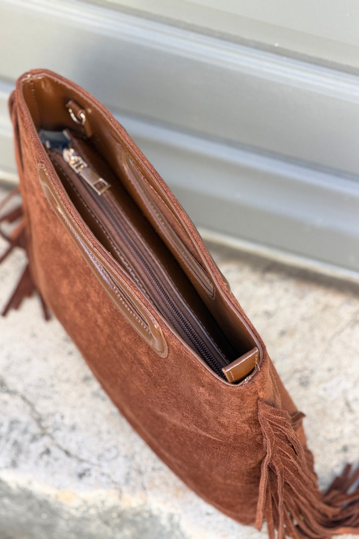 Sac à main en suédine camel effet croco détail franges