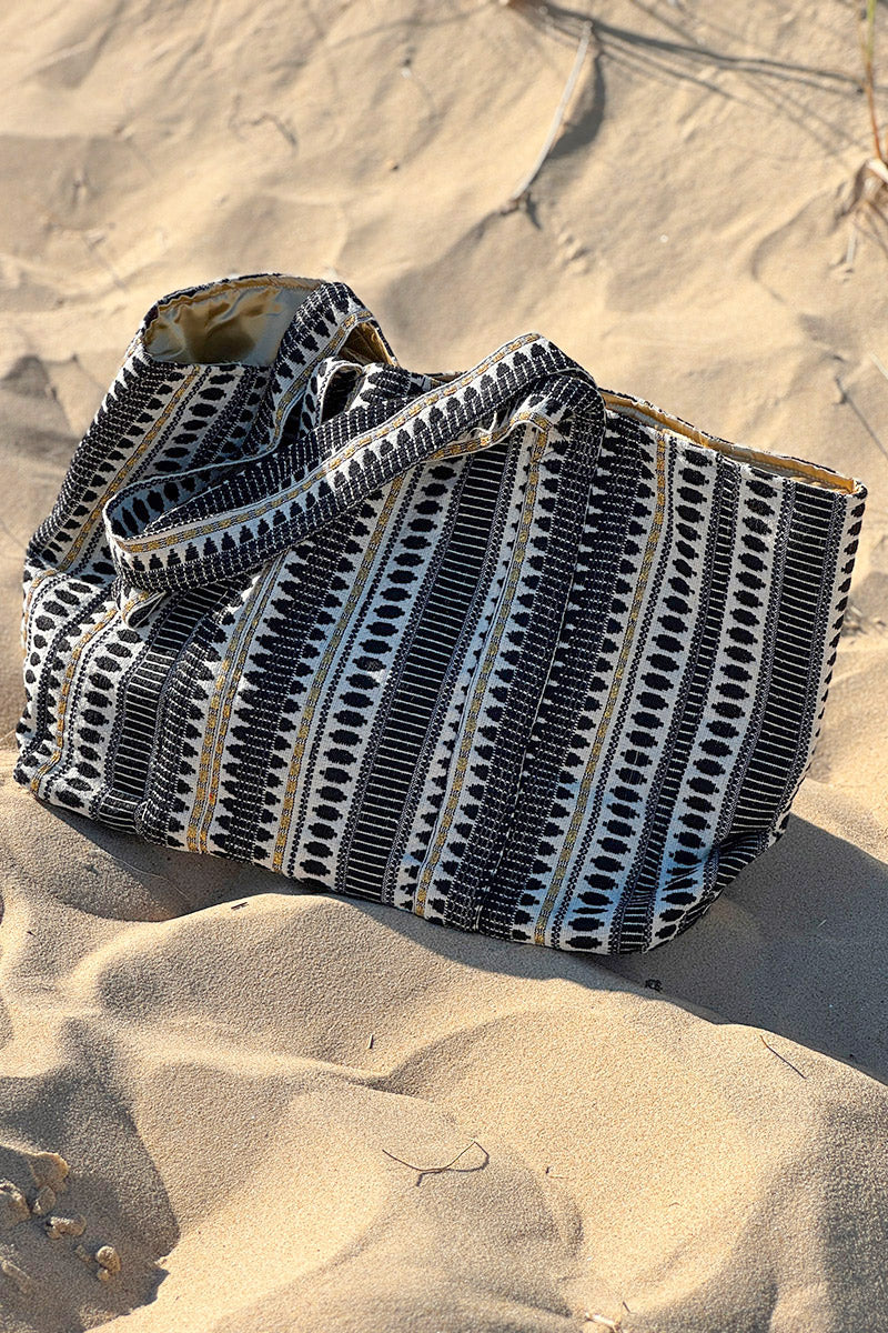 Sac cabas en coton effet piqué broderie motif noir et doré