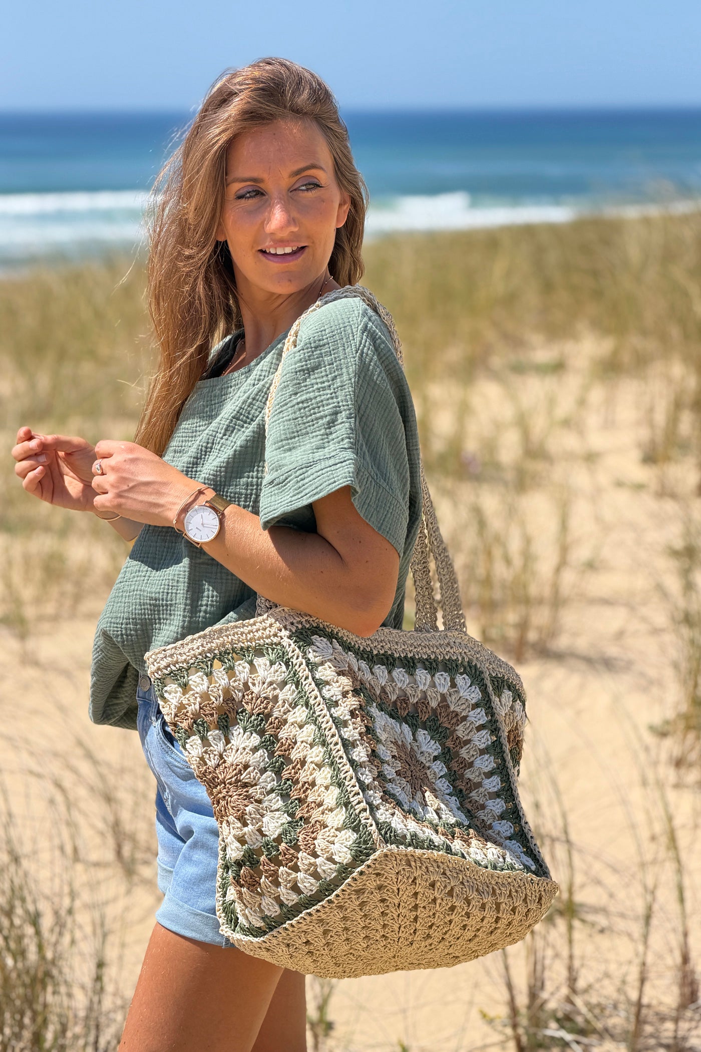 Sac cabas en style raphia motifs effet crochet marron et kaki