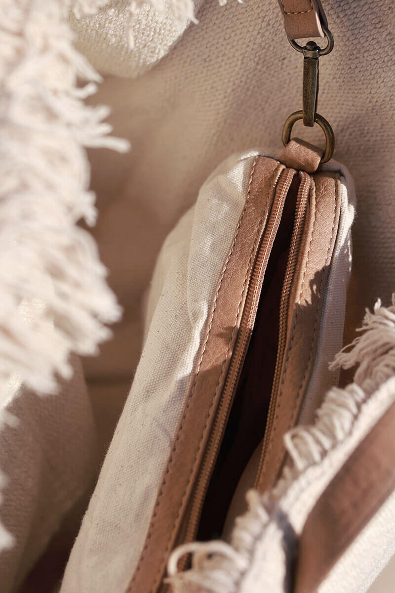 Sac cabas mou en coton écru détails franges avec pochette