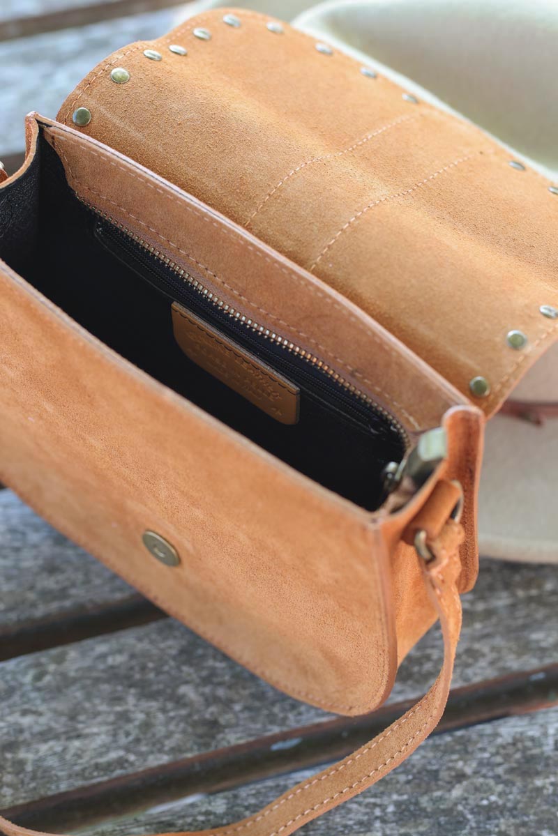 Sac cartable clouté matière cuir velours couleur camel pochette femme pratique G032