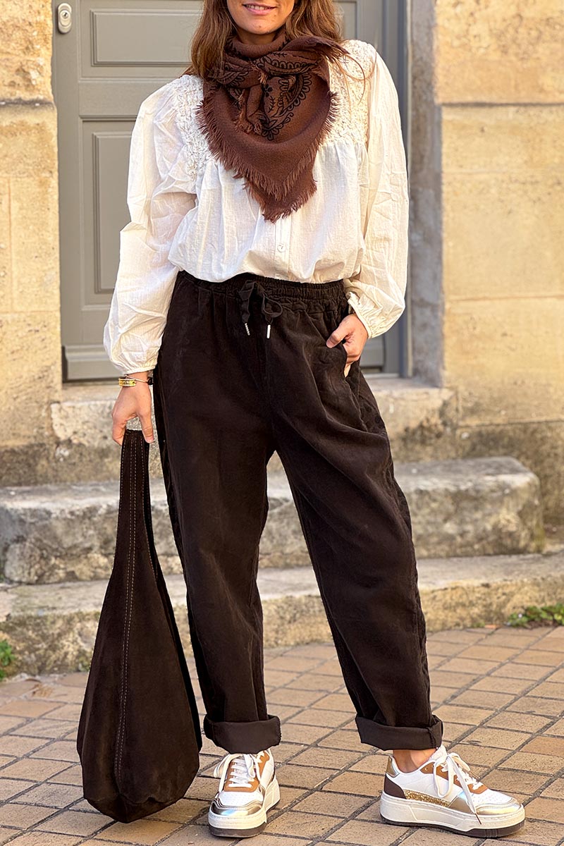 Sac en cuir velours marron forme besace avec zip