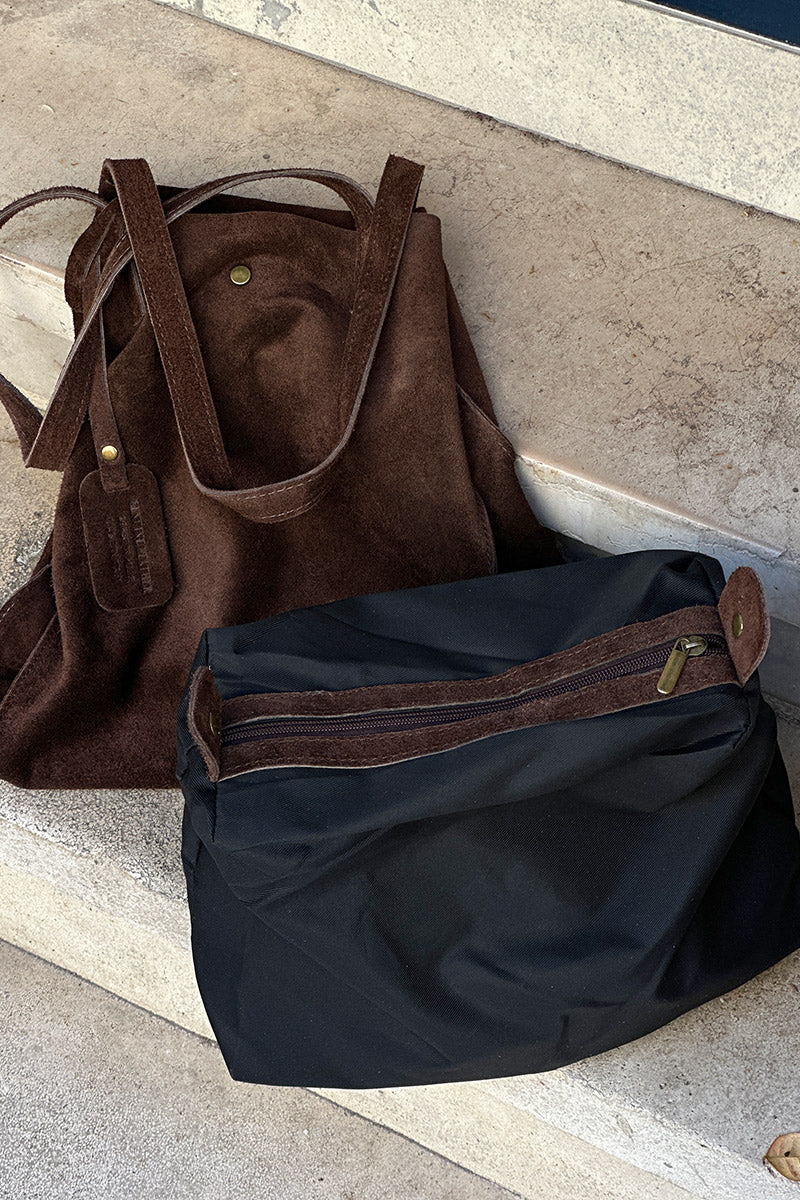 Sac en cuir velours marron forme tote bag avec grande pochette