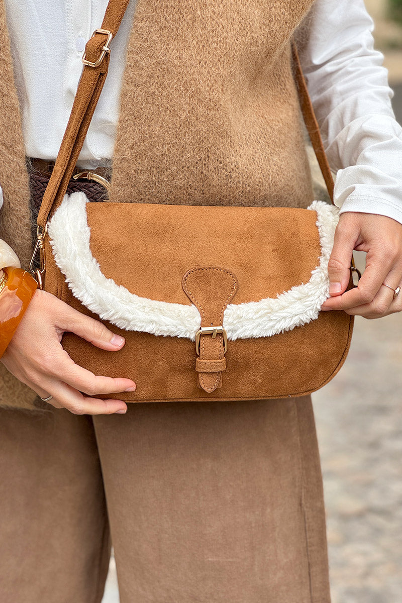 Sac en suédine camel avec boucle et détail moumoute