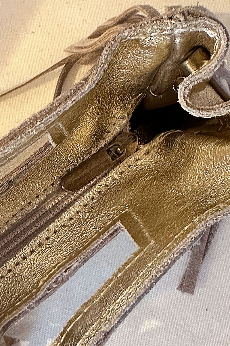 Sac à main à franges doré en cuir suède anse poignée et bandoulière mini format