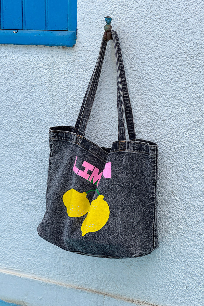 Sac tote bag fourre-tout en jean noir délavé Limon rose et citrons