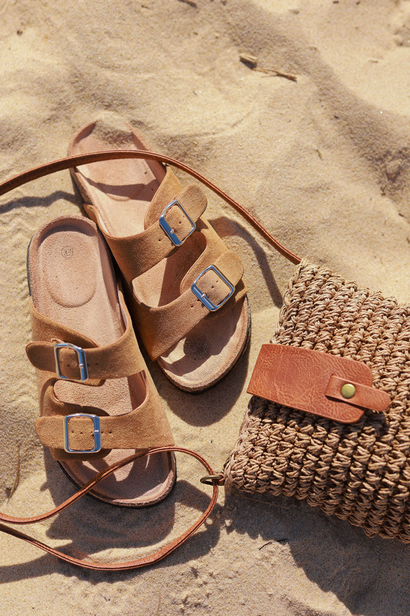 Sandales camel forme du pied en suédine double boucles réglables