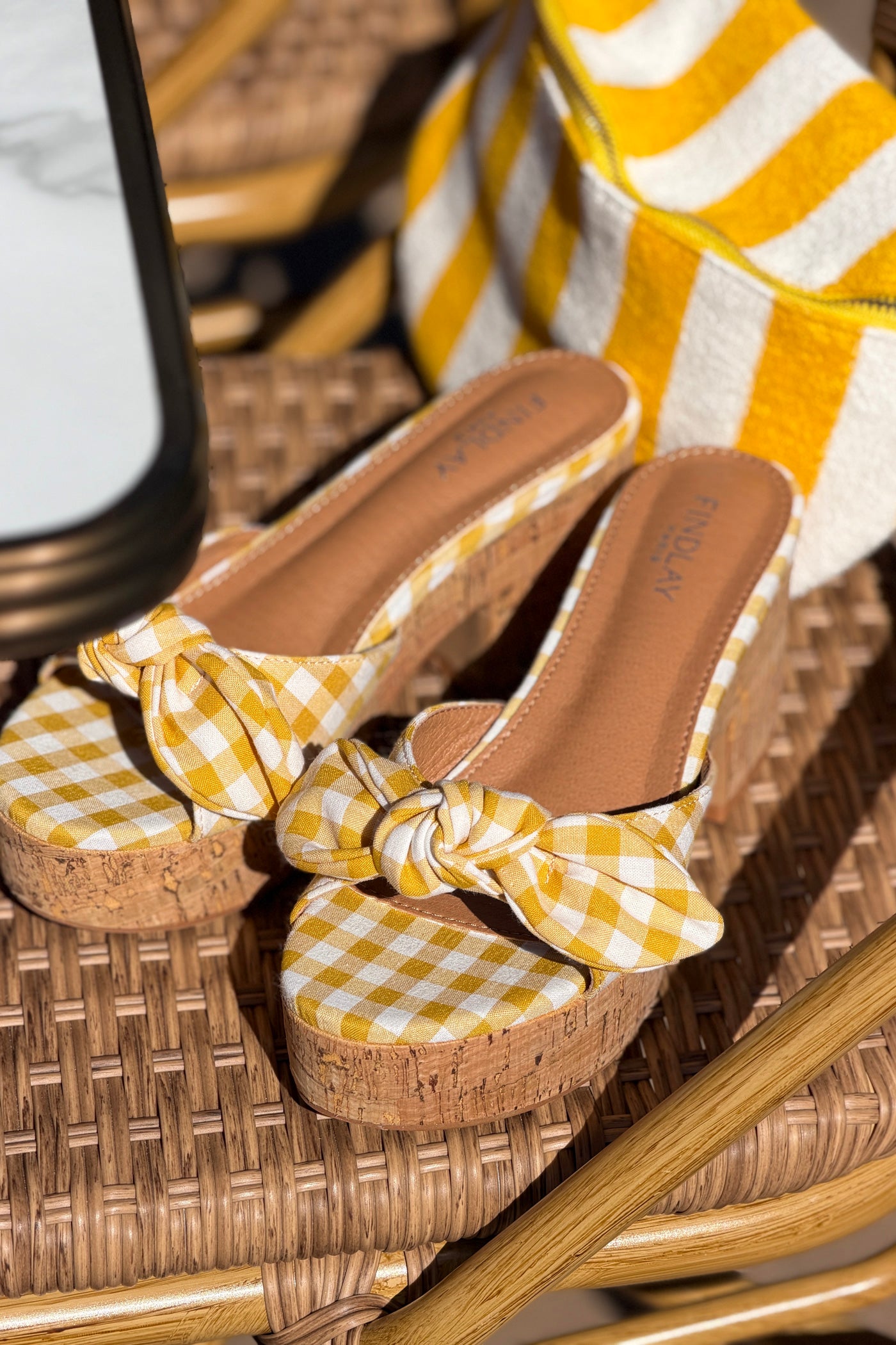 Sandales mules à talons liège carreaux vichy jaune avec nœud