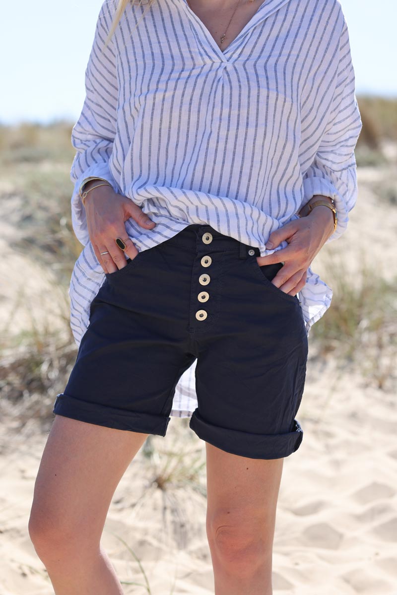 Short bleu marine en toile stretch a boutons H083 (1)