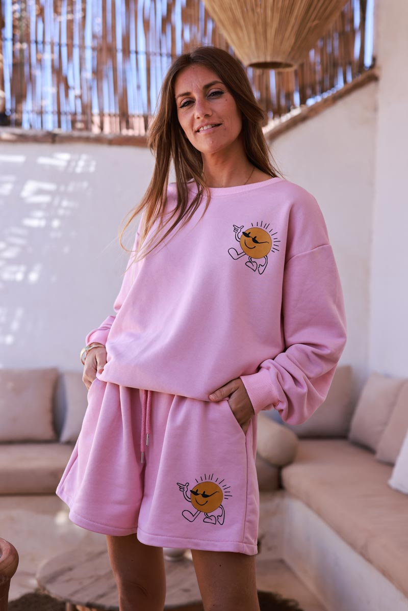 Short confort rose en coton mélangé style jogging smiley soleil lunettes