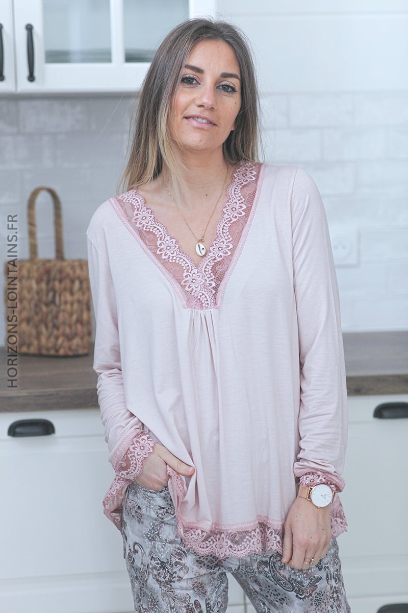 Sous pull rose poudré petite dentelle D295 (1)