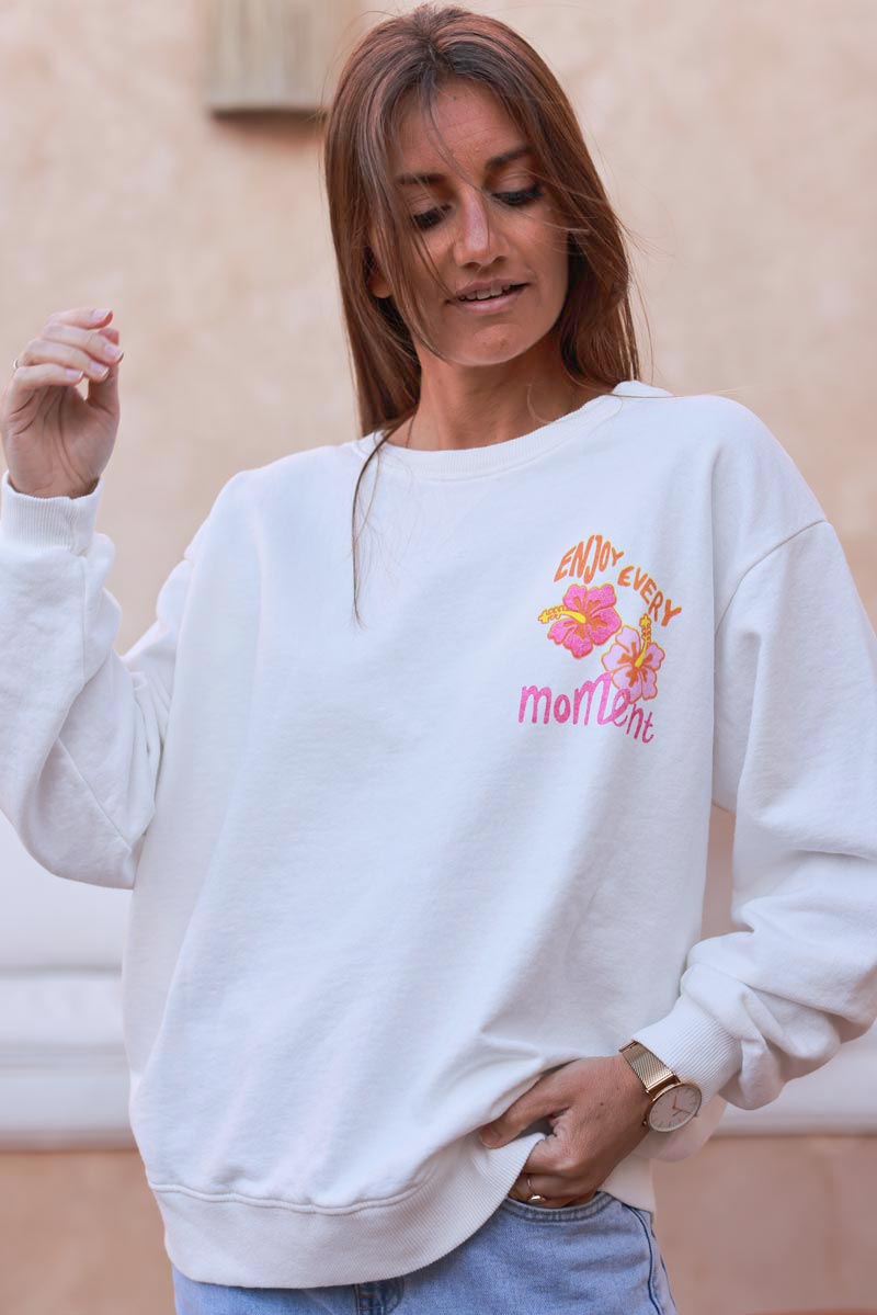 Sweat blanc cassé Enjoy Moments hibiscus et sunset tons roses et oranges