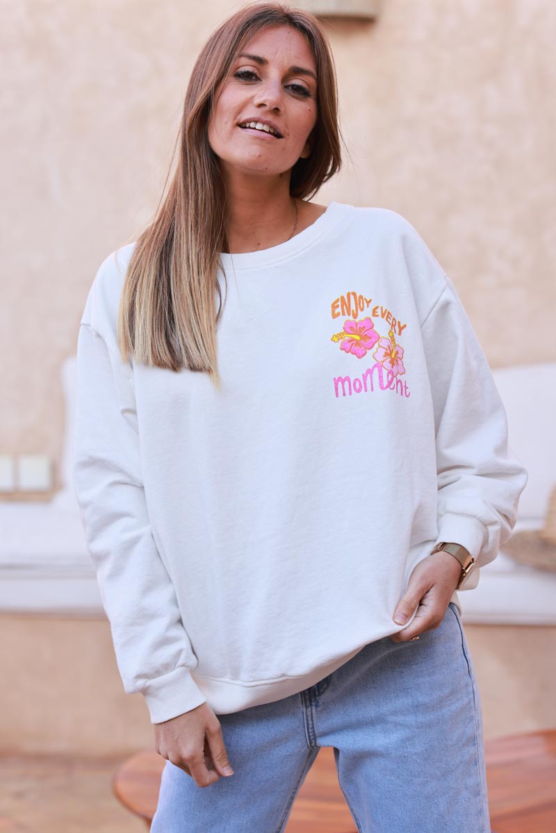 Sweat blanc cassé Enjoy Moments hibiscus et sunset tons roses et oranges
