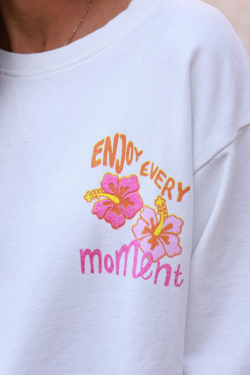 Sweat blanc cassé Enjoy Moments hibiscus et sunset tons roses et oranges