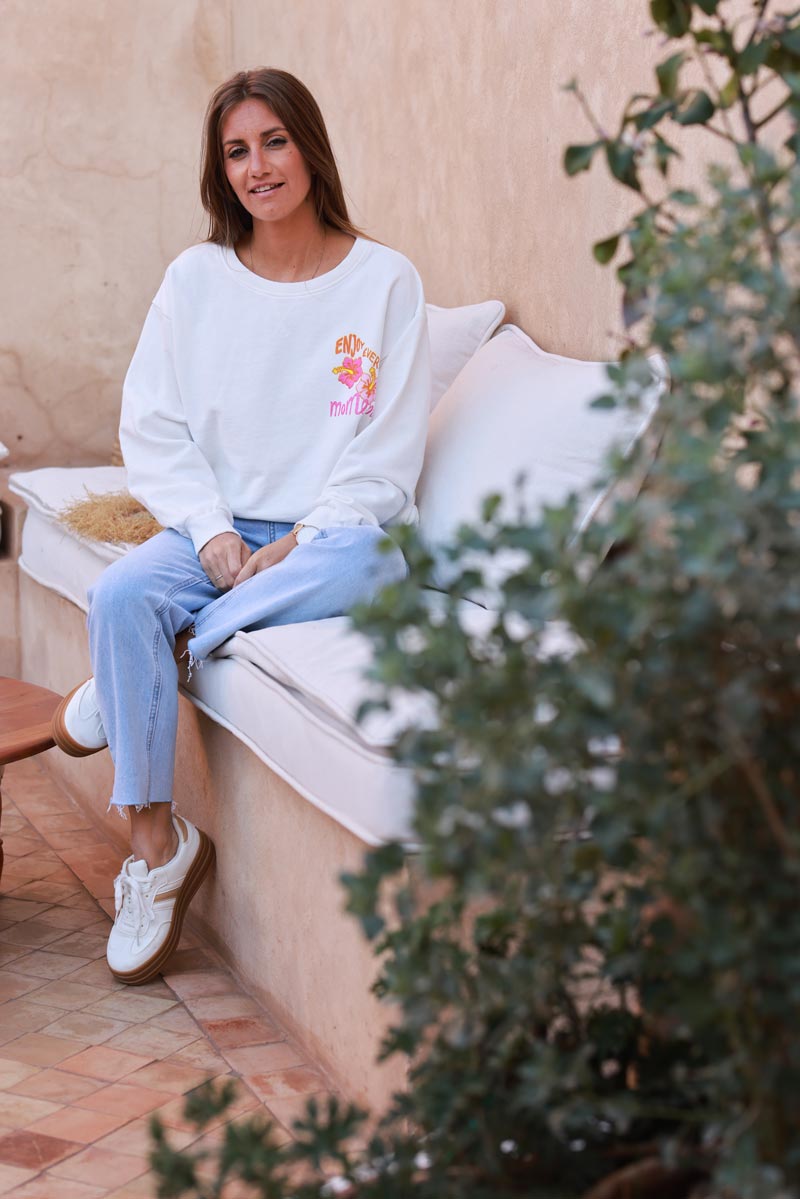 Sweat blanc cassé Enjoy Moments hibiscus et sunset tons roses et oranges