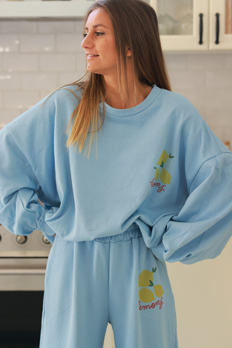 Sweat bleu ciel large et confort motif citrons lemons délavé