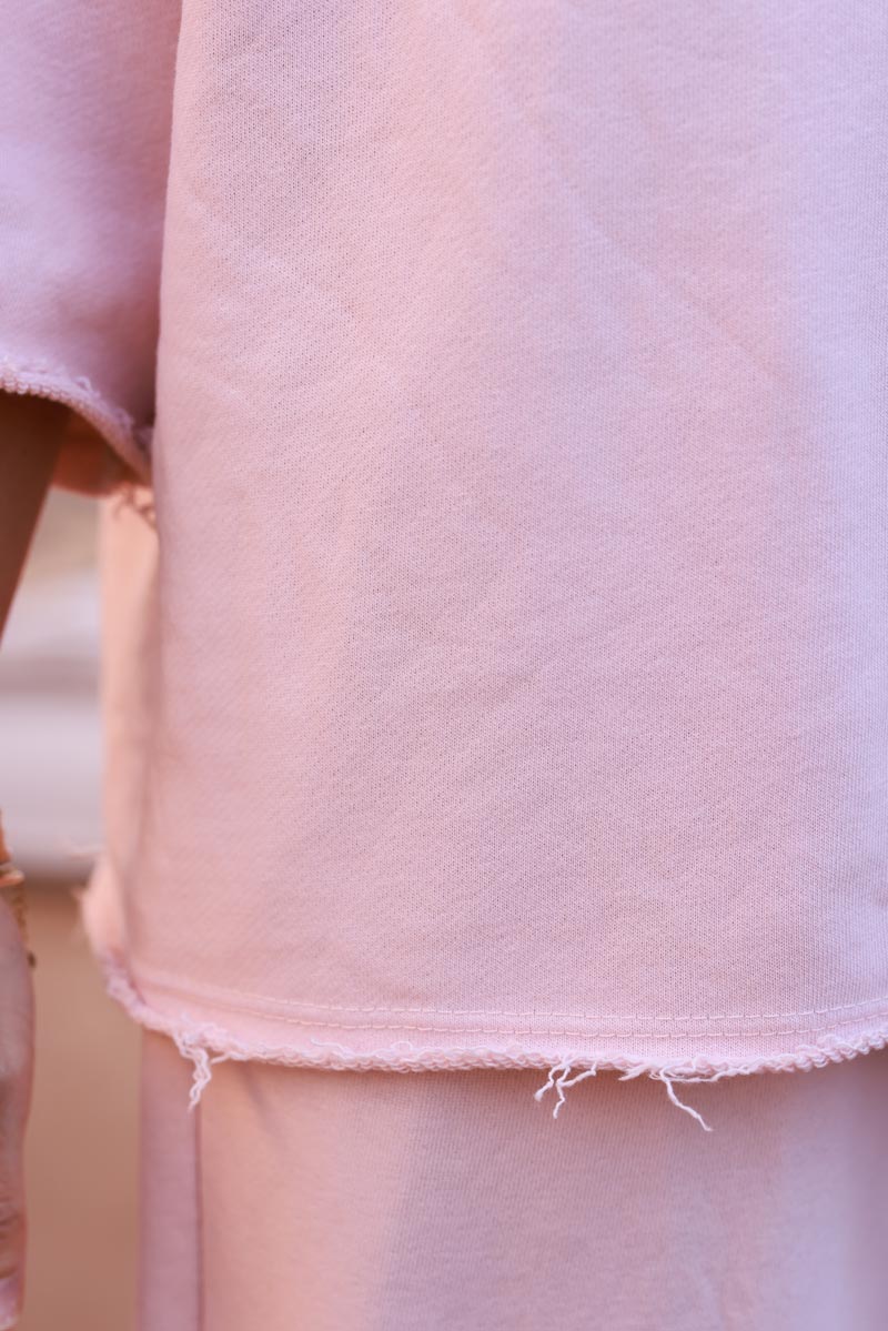 Sweat confort rose pâle manches 3/4 loose détails effilochés coutures apparentes