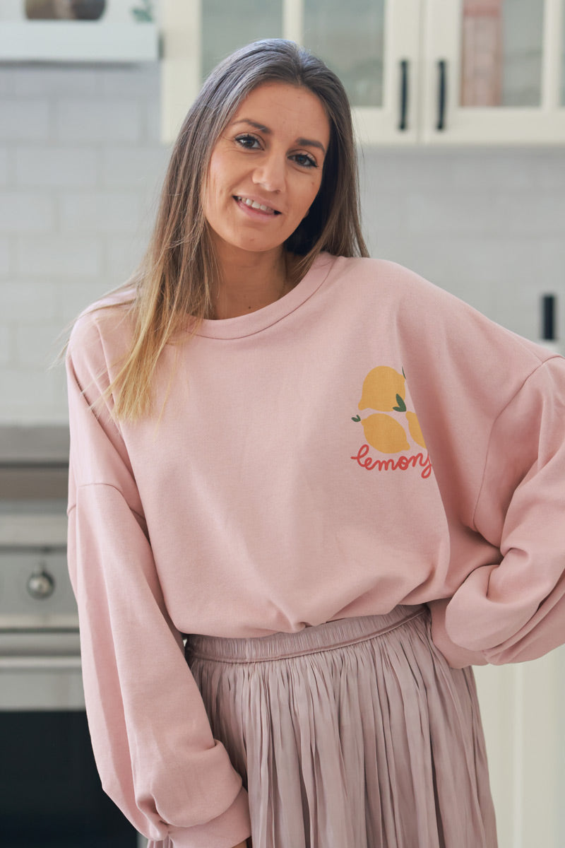 Sweat rose pâle large et confort motif citrons lemons délavé