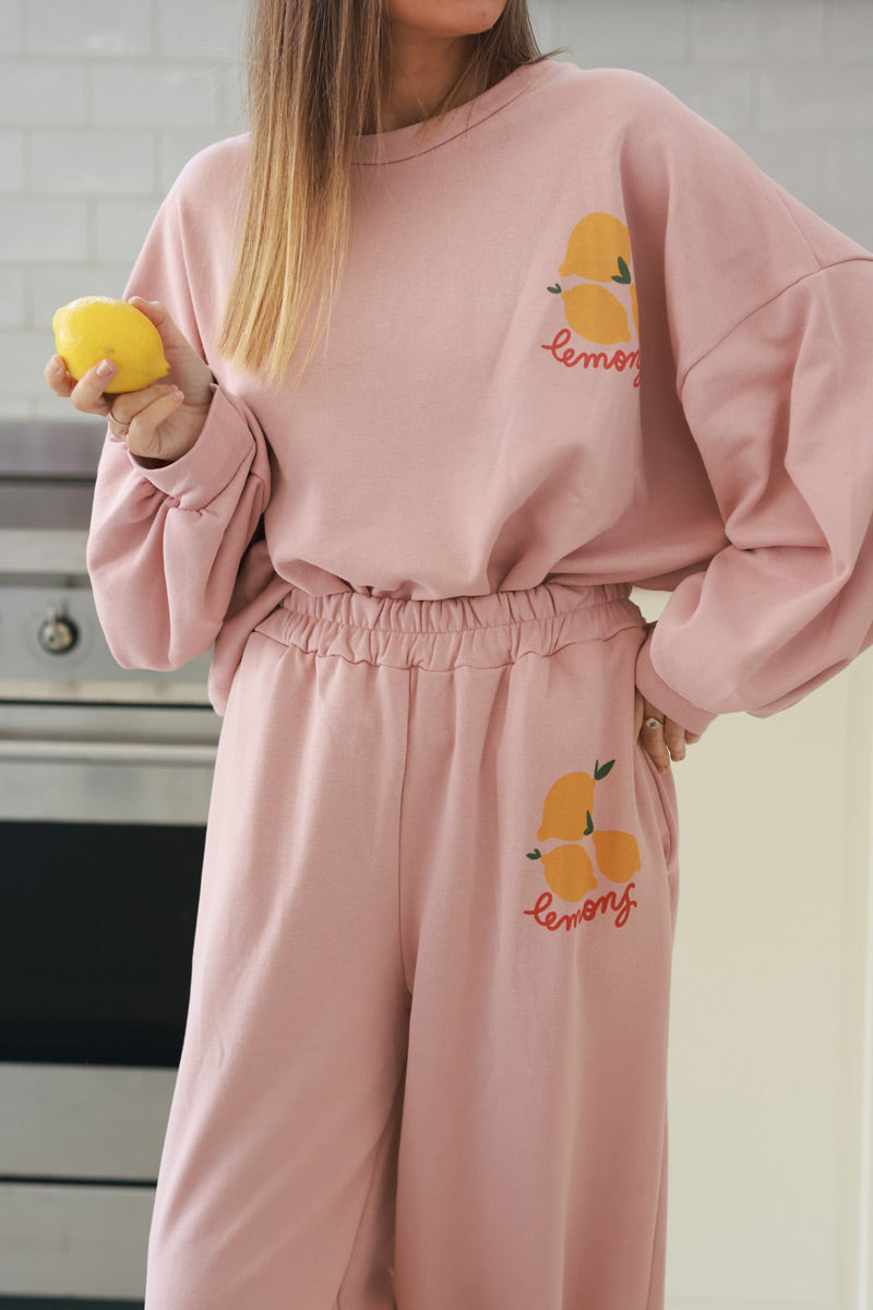 Sweat rose pâle large et confort motif citrons lemons délavé