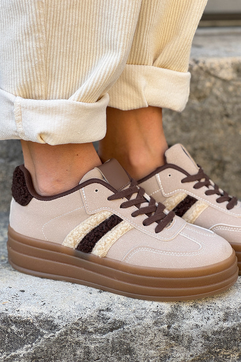 Tennis beige rayures marron en moumoute lacets chocolat