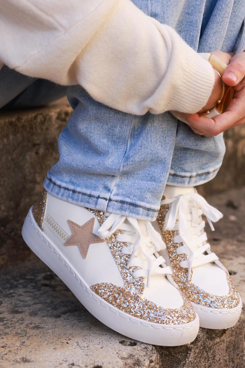Tennis blanches détails pailletés gold étoile suédine beige