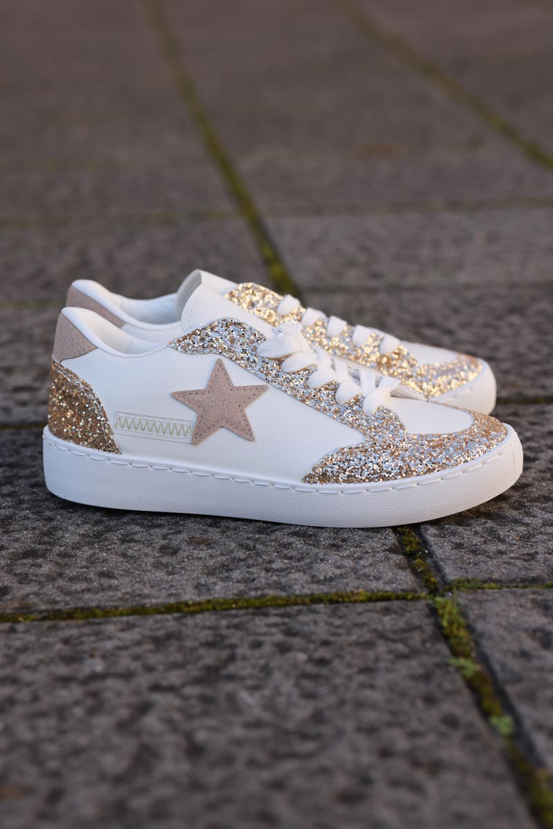 Tennis blanches détails pailletés gold étoile suédine beige