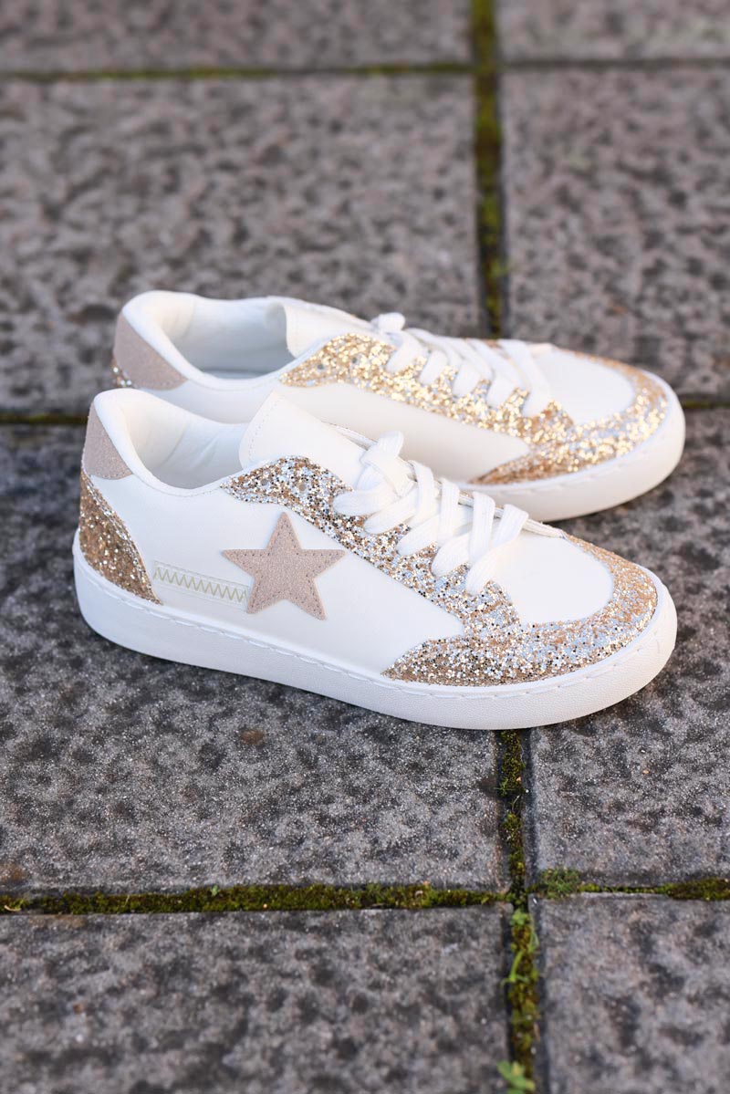 Tennis blanches détails pailletés gold étoile suédine beige