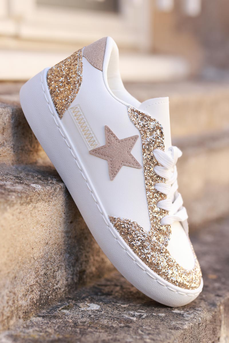 Tennis blanches détails pailletés gold étoile suédine beige