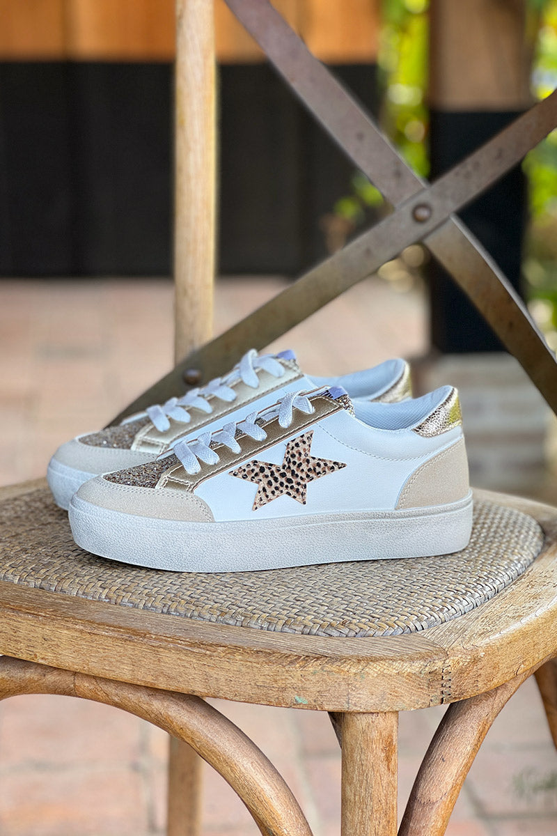 Tennis blanches et beige détail paillettes et gold étoile léopard