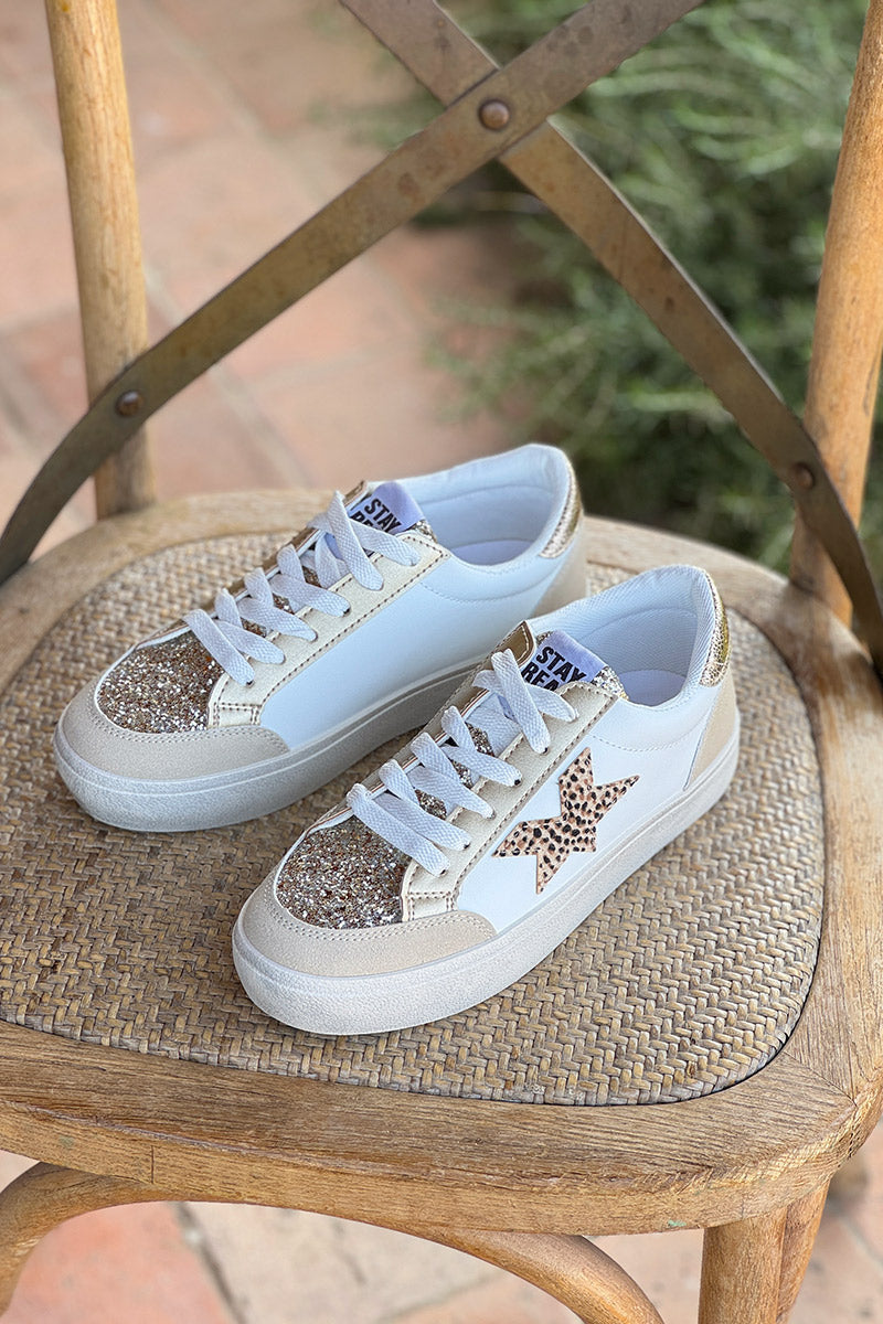 Tennis blanches et beige détail paillettes et gold étoile léopard