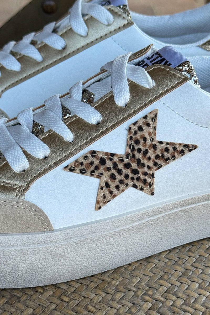 Tennis blanches et beige détail paillettes et gold étoile léopard