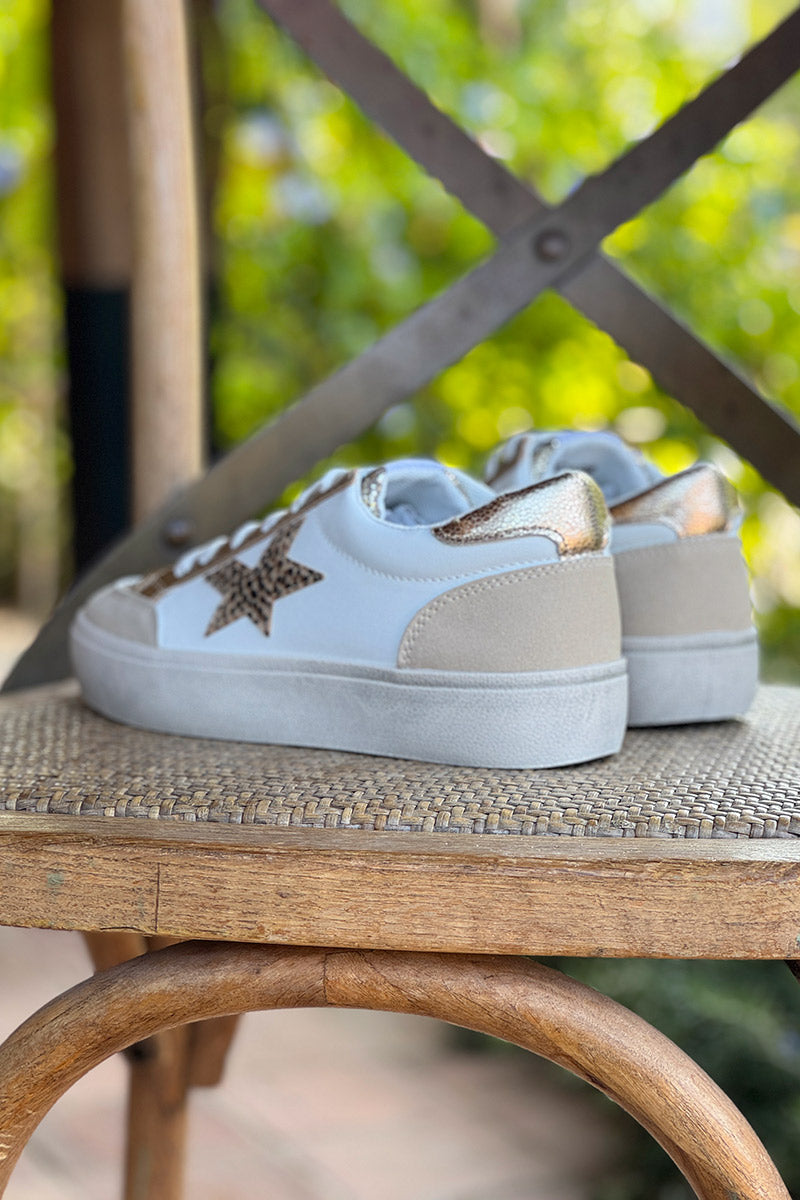 Tennis blanches et beige détail paillettes et gold étoile léopard