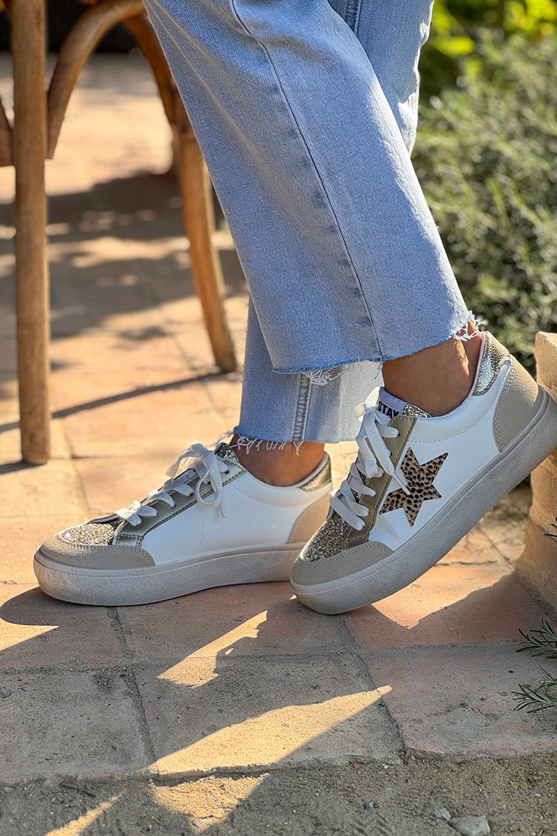 Tennis blanches et beige détail paillettes et gold étoile léopard