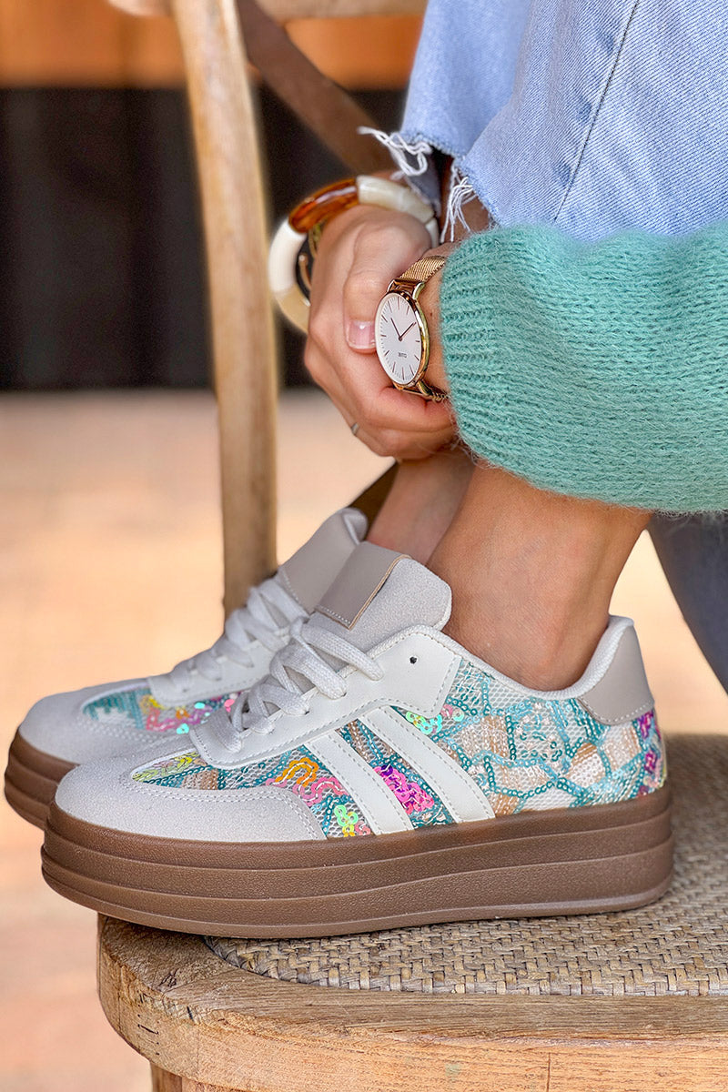 Tennis grises motifs en sequins turquoise et colorés à plateforme rayures blanc