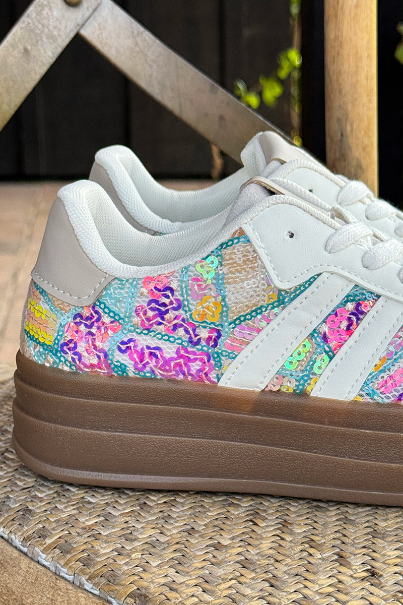 Tennis grises motifs en sequins turquoise et colorés à plateforme rayures blanc