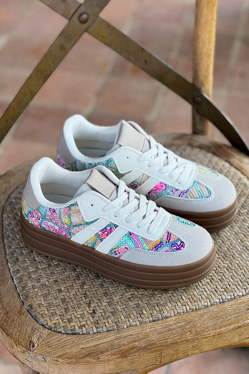 Tennis grises motifs en sequins turquoise et colorés à plateforme rayures blanc