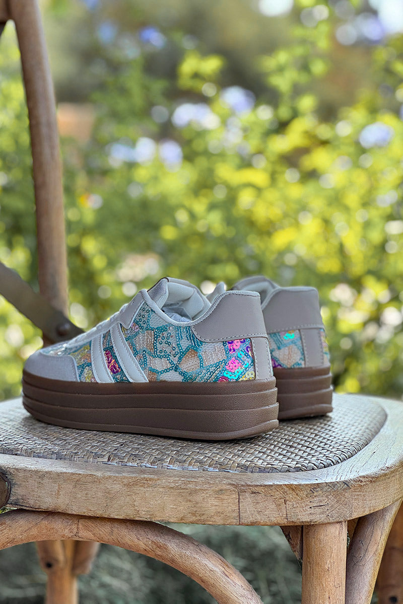 Tennis grises motifs en sequins turquoise et colorés à plateforme rayures blanc