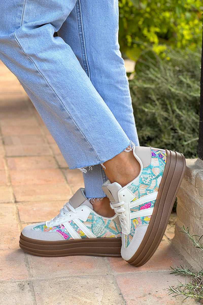 Tennis grises motifs en sequins turquoise et colorés à plateforme rayures blanc