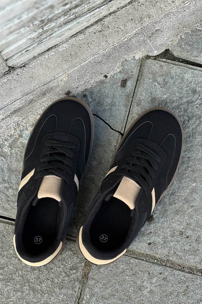 Tennis noires à plateforme rayure et talon en suédine beige