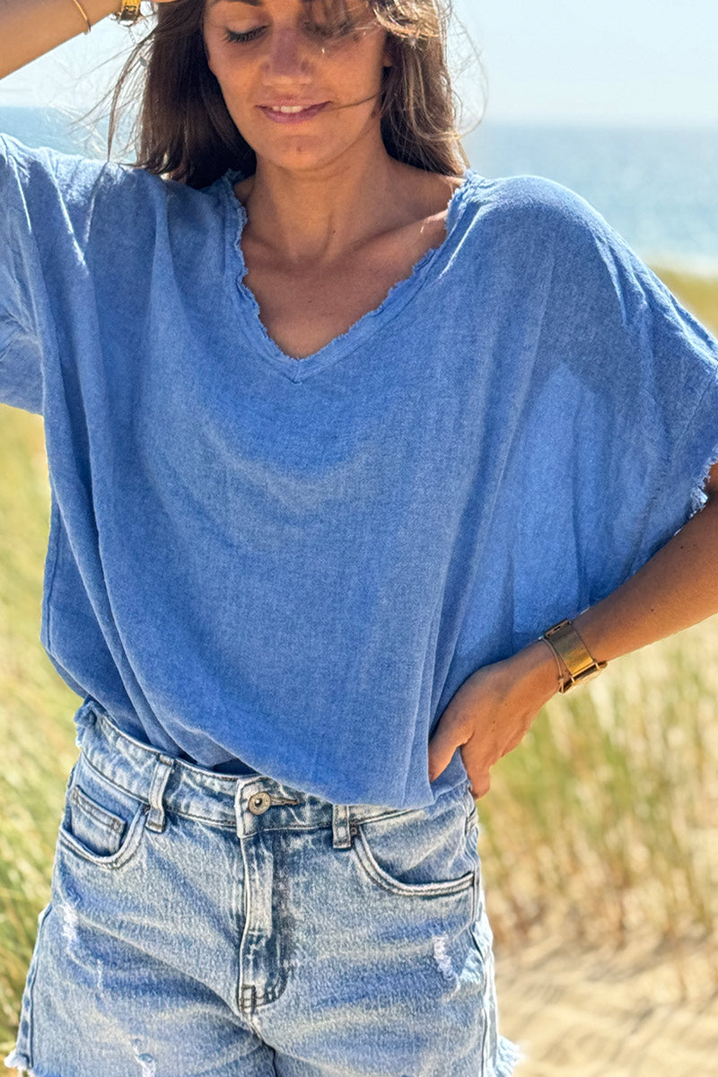 Top bleu roi en coton effet piqué détails et col v franges