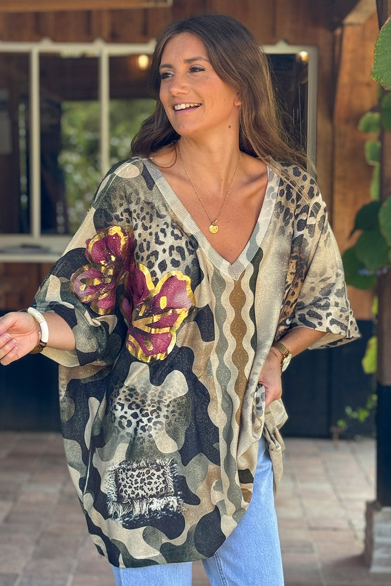 Top brillant beige large imprimé camo et tête de léopard