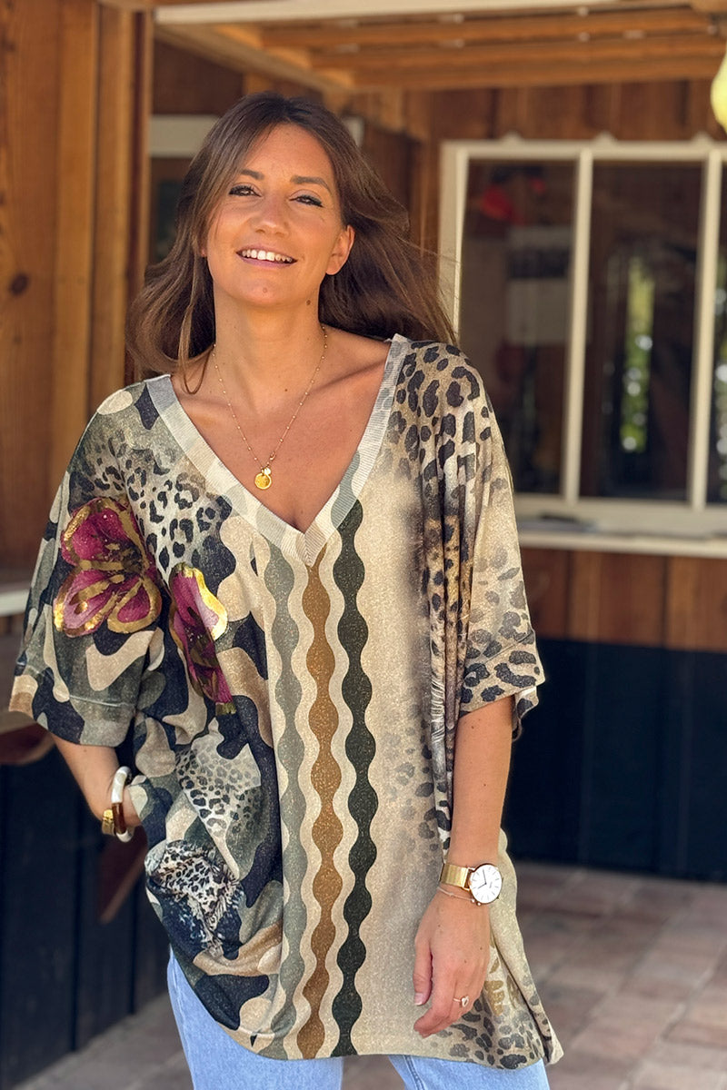 Top brillant beige large imprimé camo et tête de léopard