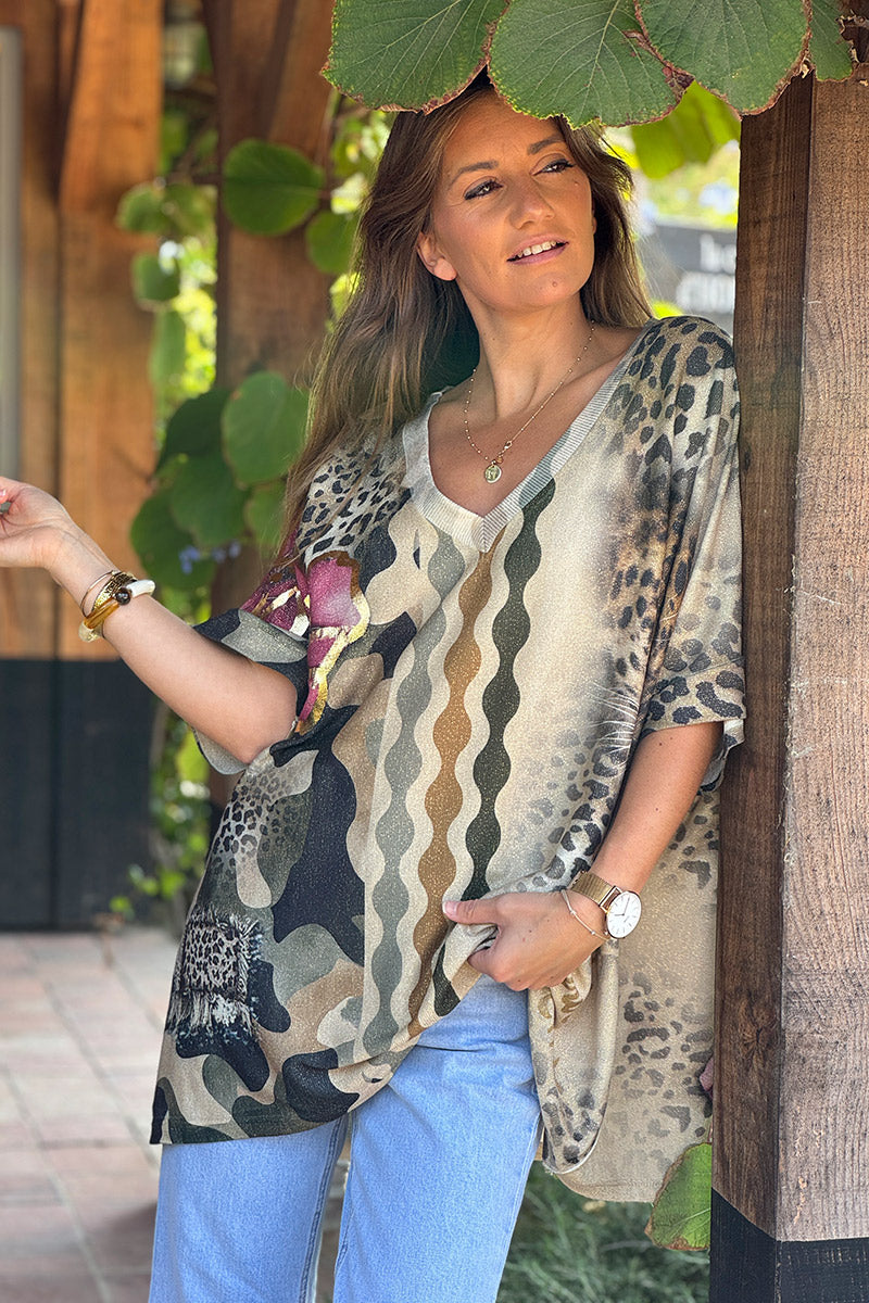 Top brillant beige large imprimé camo et tête de léopard