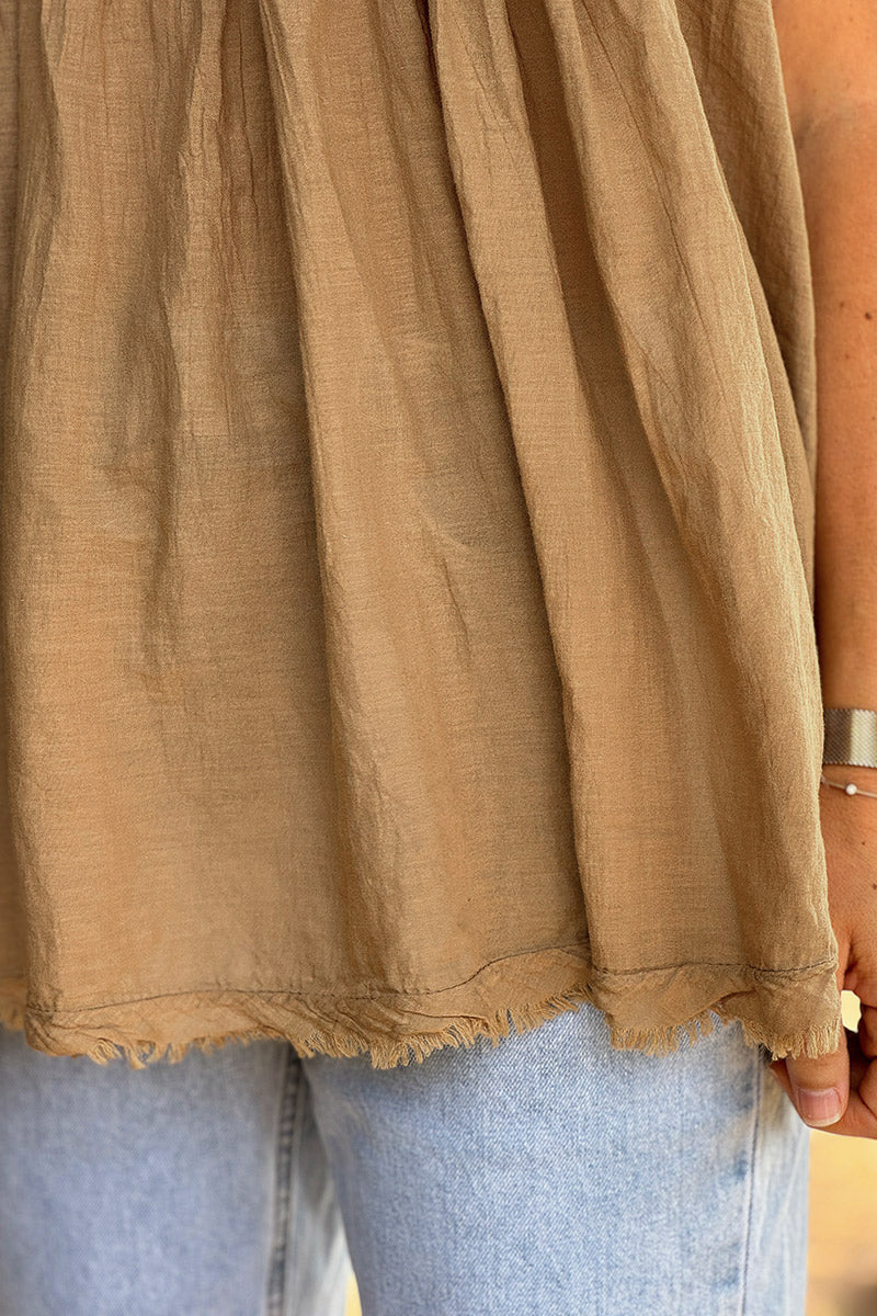 Top camel en coton details col et dos en broderie anglaise